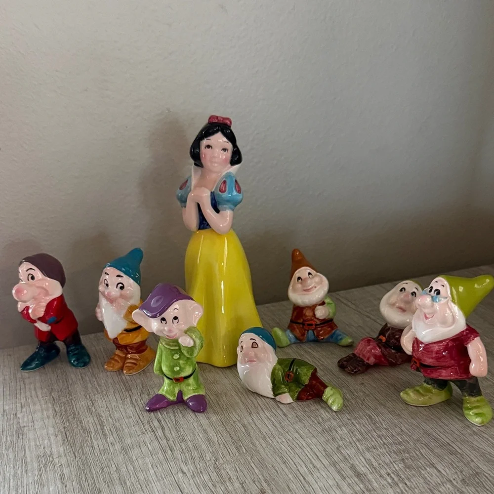 Disney Snow White and the Seven Dwarfs Figurines Set - Picture 1 of 6